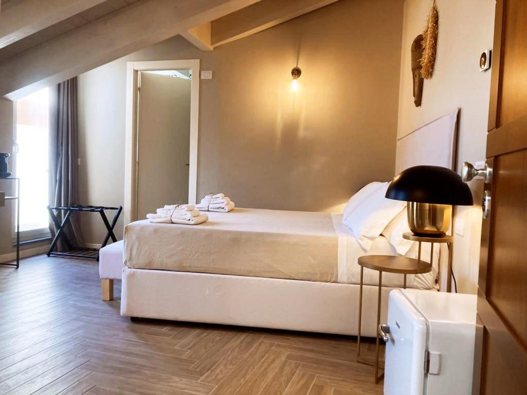Gatto Bianco Rooms 42 Bergamo Exterior photo